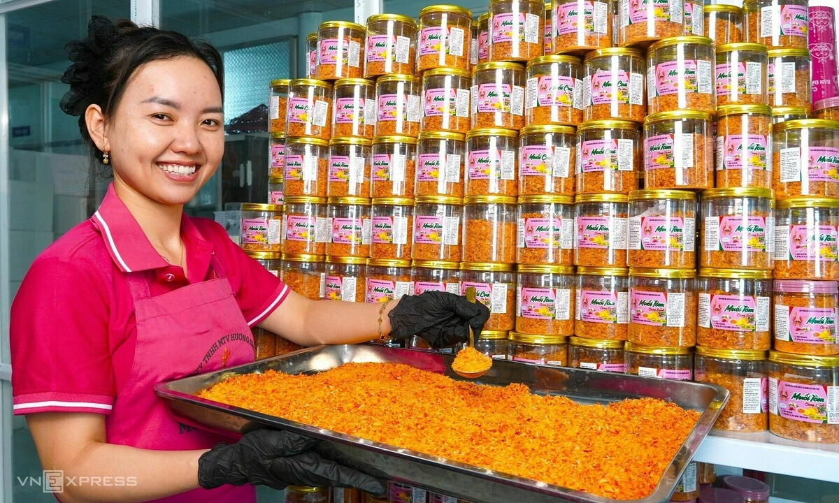 Làm muối cua Cà Mau doanh thu 3 tỷ đồng mỗi năm