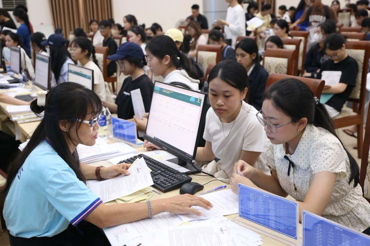 Cầm giấy báo trúng tuyển đến trường mới biết trượt đại học