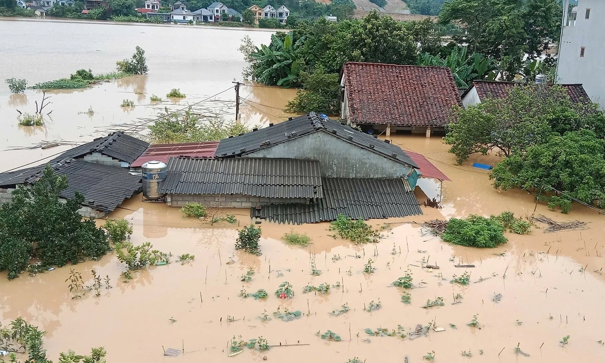 Bão Narra suy yếu thành áp thấp nhiệt đới