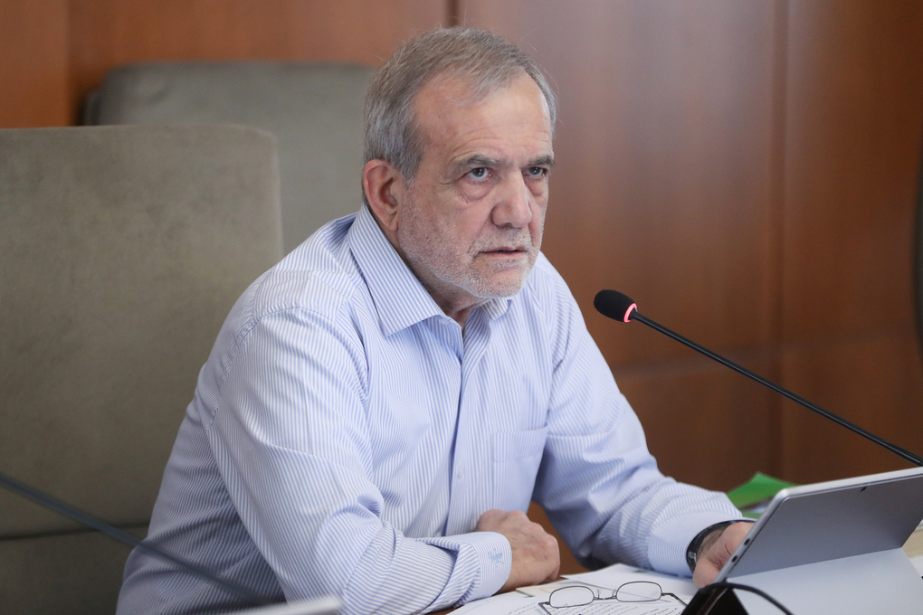 Tổng thống Iran Masoud Pezeshkian trong cuộc họp nội các ở Tehran ngày 25/2. Ảnh: Reuters