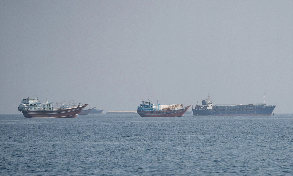 Iran, Oman thảo luận về hành lang tạm thời qua eo biển Hormuz