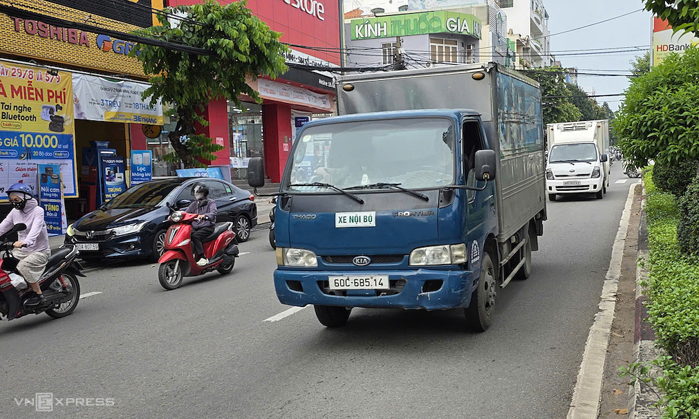 Doanh nghiệp 'kêu cứu' khi xe tải bị cấm vào đường kết nối KCN