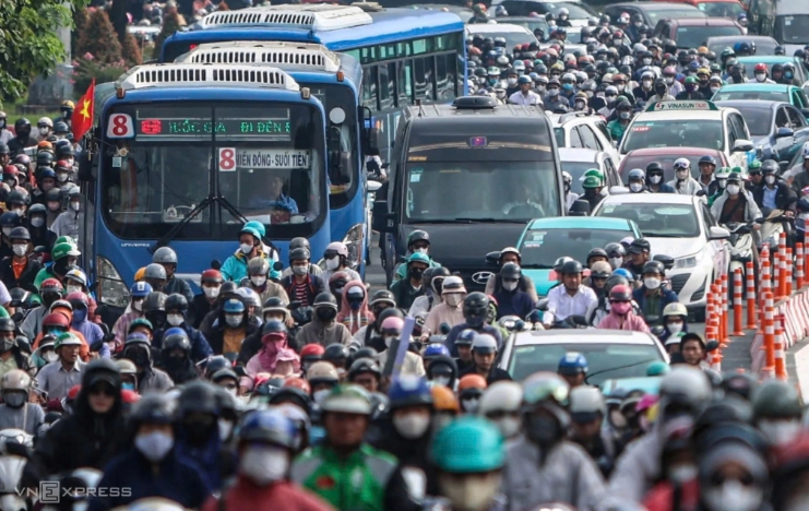 Quận 7 cũ đi Tân Bình 10 km: Xe máy 35 phút, xe buýt một tiếng rưỡi