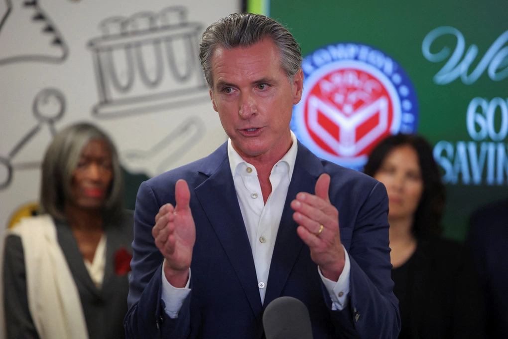 Thống đốc Gavin Newsom phát biểu tại Compton, bang California ngày 5/6/2025. Ảnh: Reuters