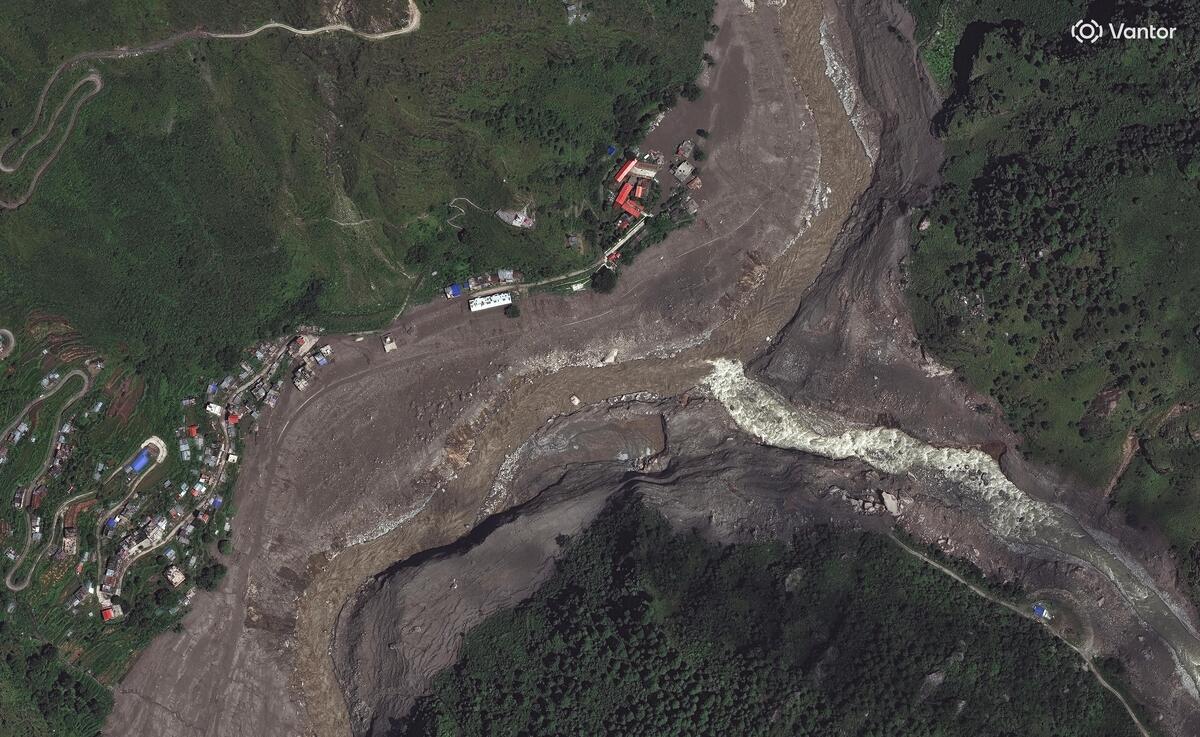 Ảnh vệ tinh trước và sau lũ quét ở Nepal