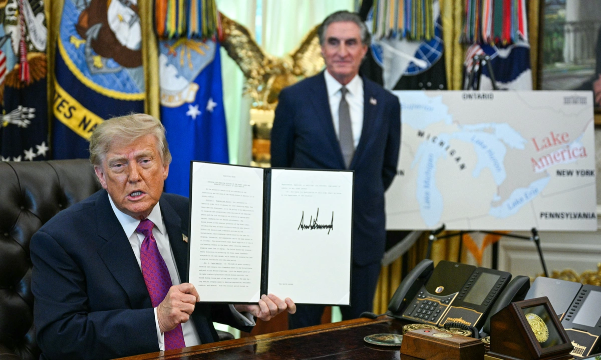 Ông Trump đổi tên hồ Ontario thành 'hồ Mỹ'