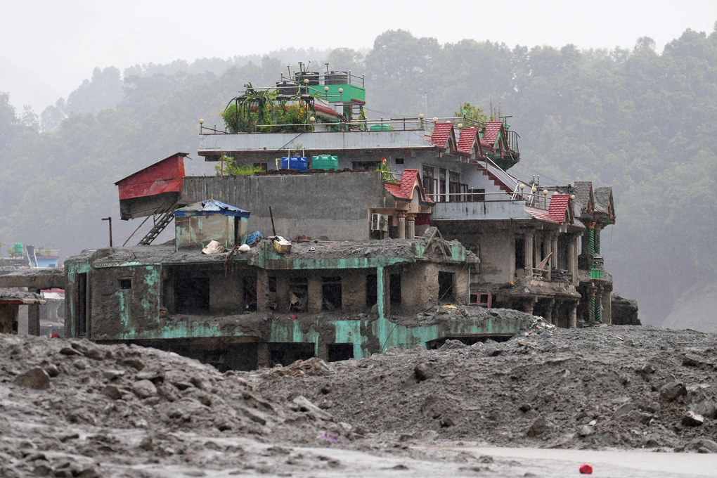 Một ngôi nhà hư hại nặng ở huyện Nuwakot, Nepal ngày 29/8. Ảnh: AP