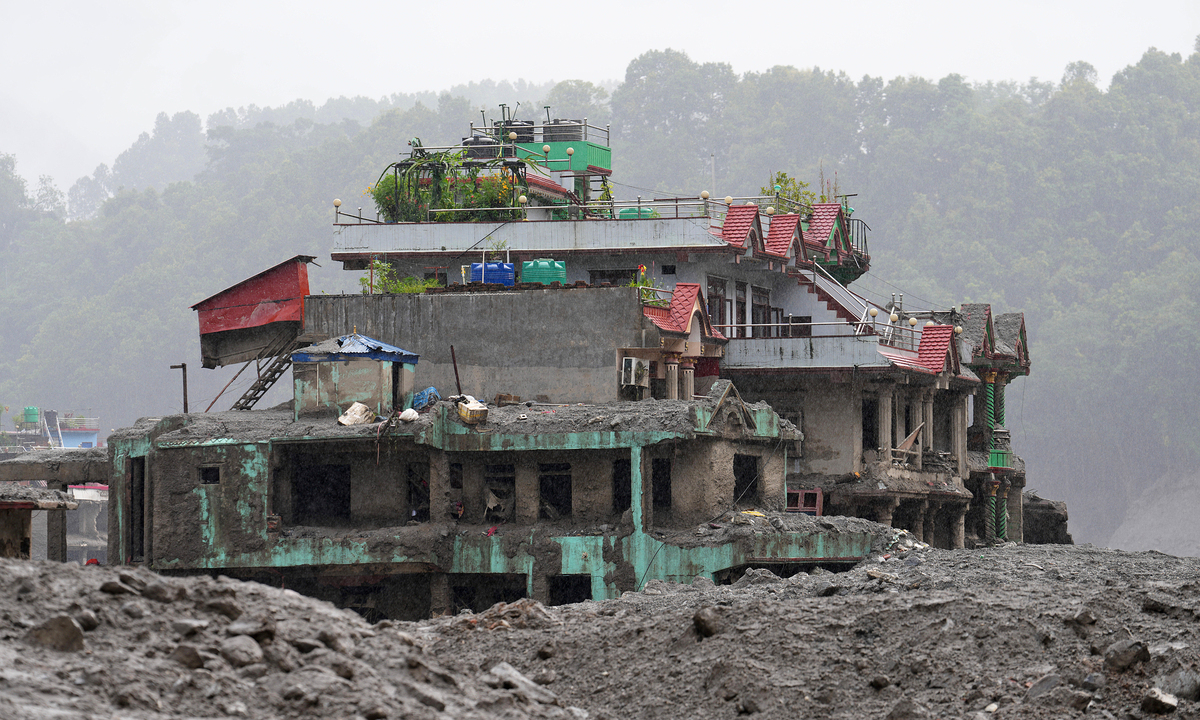 Lũ quét Nepal hé lộ 'bóng tử thần' từ những ngọn núi tan băng