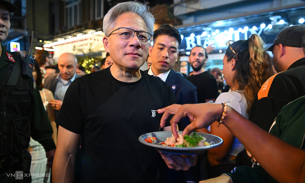 Jensen Huang: 'Cổ phiếu một công ty có thể tăng gấp đôi sau bữa tối với tôi'