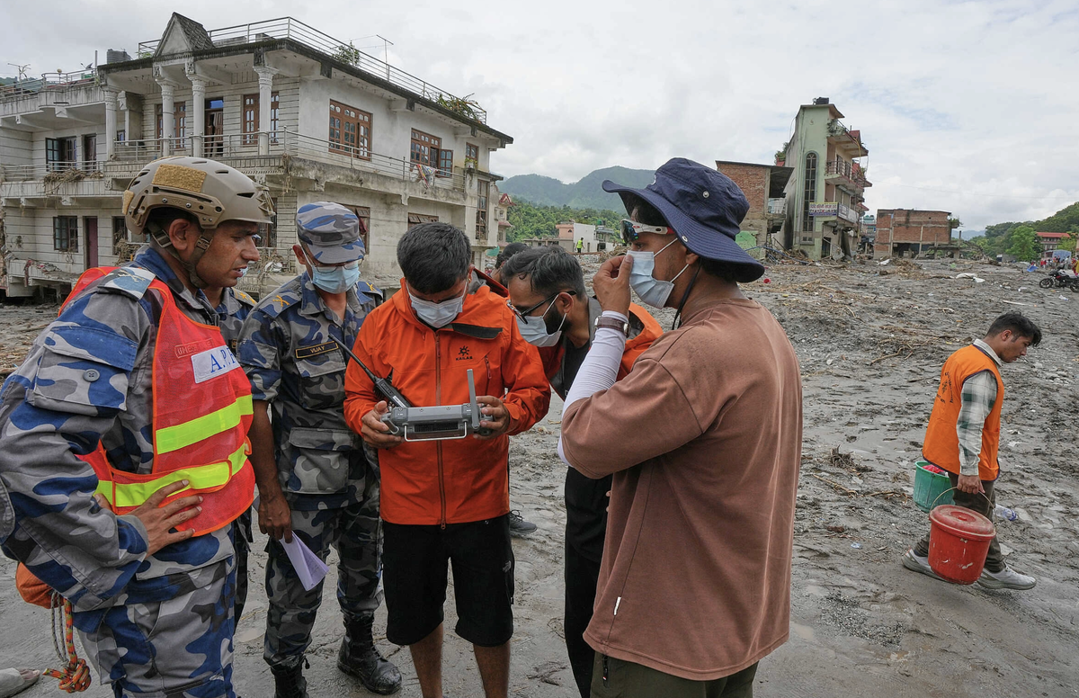 Điểm tin 17h: Nepal cảnh báo nguy cơ lũ chồng lũ | Lượng khách chưa đông ở nhiều điểm đến trong nghỉ lễ
