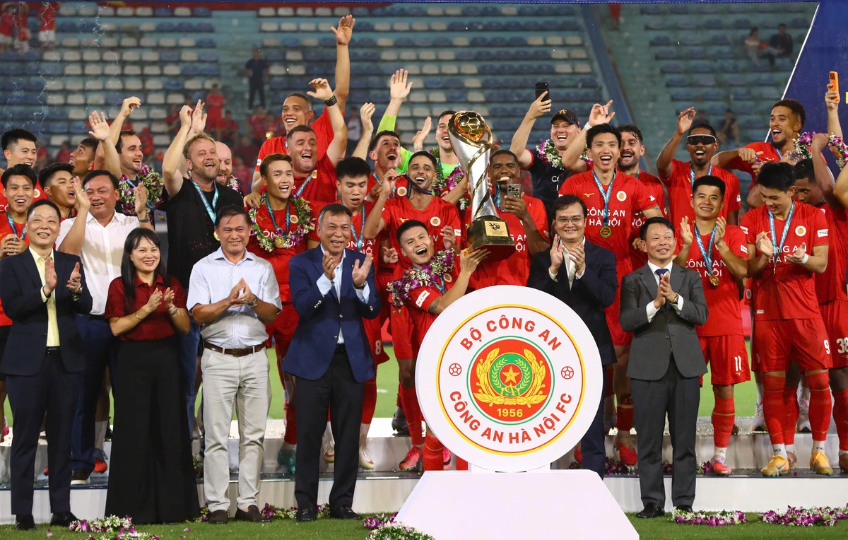 Điểm tin 6h: Bắt 3 người Hàn Quốc mang lệnh truy nã đỏ tại TP HCM | CAHN đoạt Siêu Cup Việt Nam