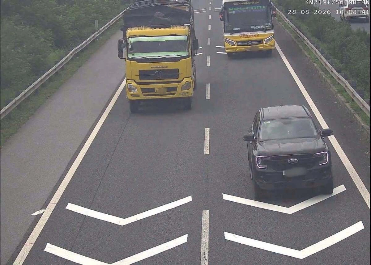 Điểm tin 17h: Xử phạt xe vi phạm khoảng cách sau 5 ngày áp dụng | Giá vàng đầu tuần lao dốc