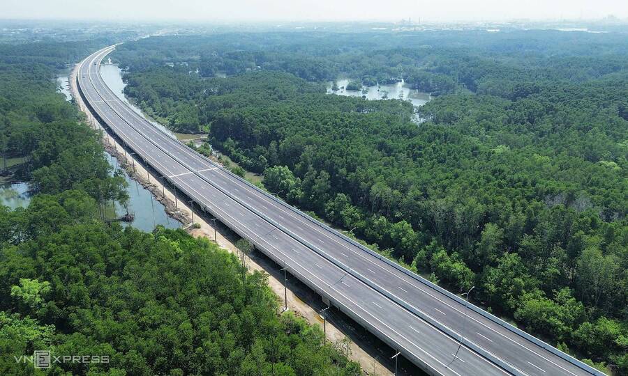 Vietnam's Ben Luc-Long Thanh Expressway Set to Open Following Construction Delays