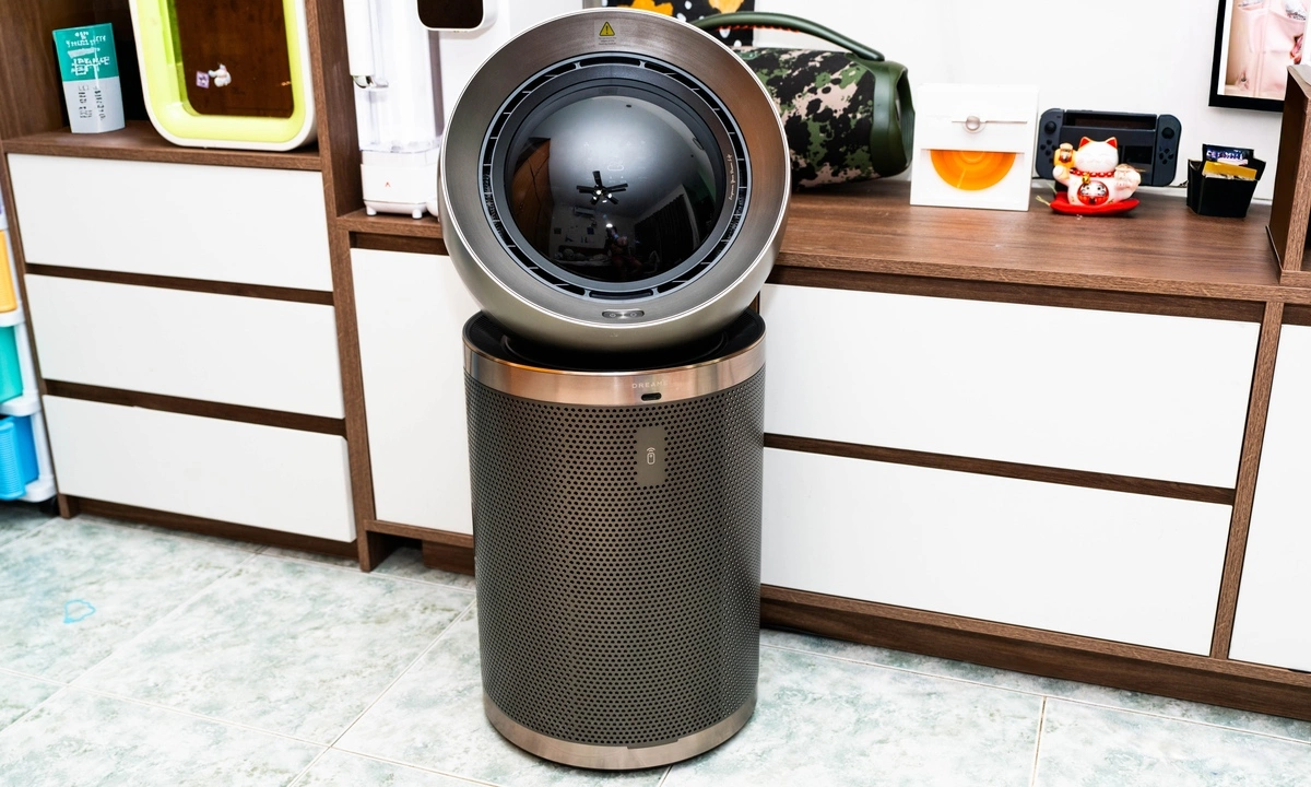 Máy lọc không khí có radar theo dõi người dùng