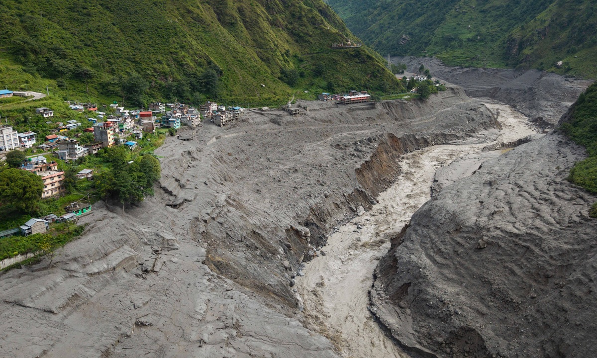 Thủ tướng Nepal kêu gọi hành động vì khí hậu sau thảm họa lũ quét