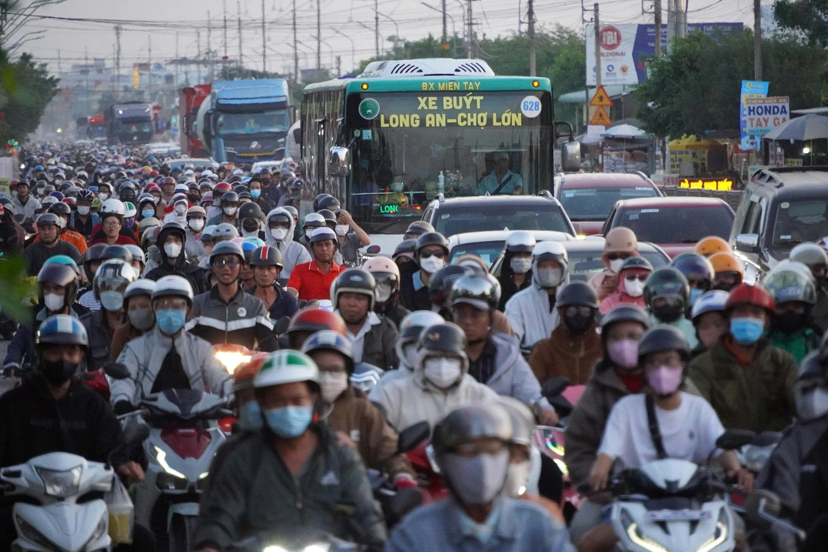 Cửa ngõ Hà Nội, TP HCM ùn ứ ngày cuối nghỉ lễ