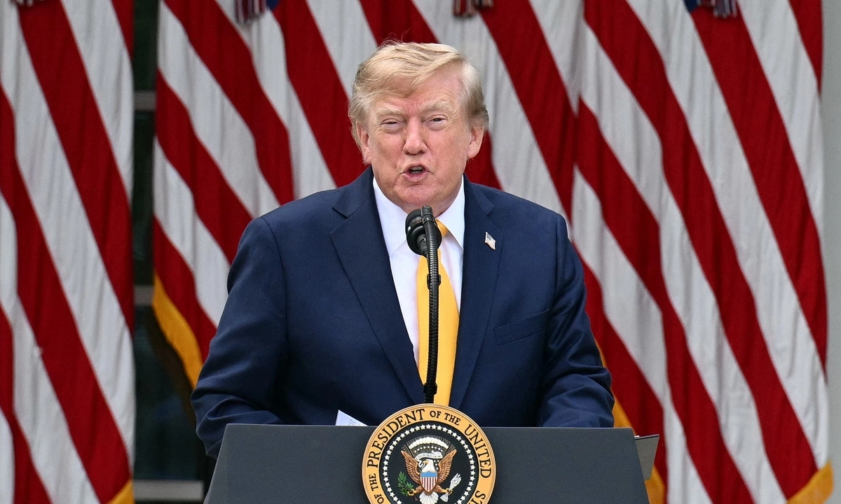 Tổng thống Mỹ nêu ý tưởng đổi tên Hormuz thành 'eo biển Trump'