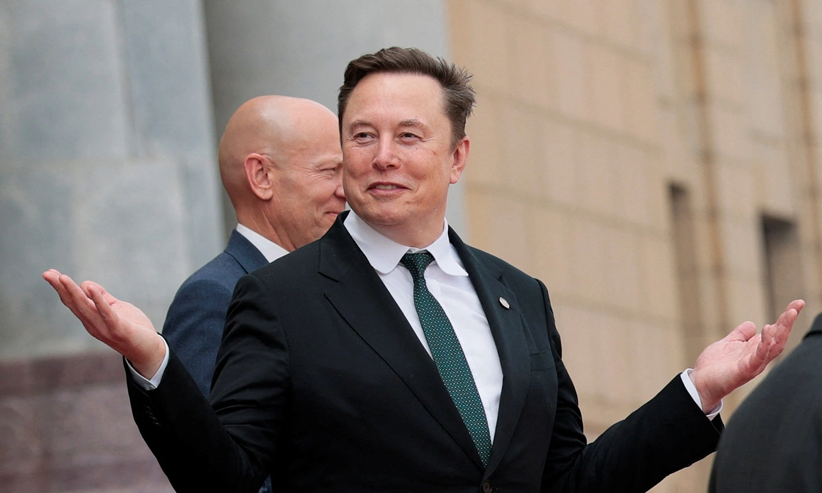 Elon Musk: Robot hình người sẽ 'tự sản xuất chúng' trong thập kỷ này