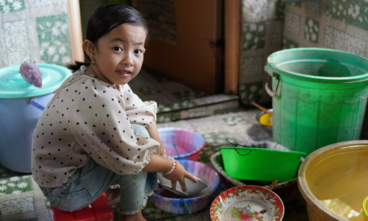 Nỗi sợ của cô học trò mồ côi