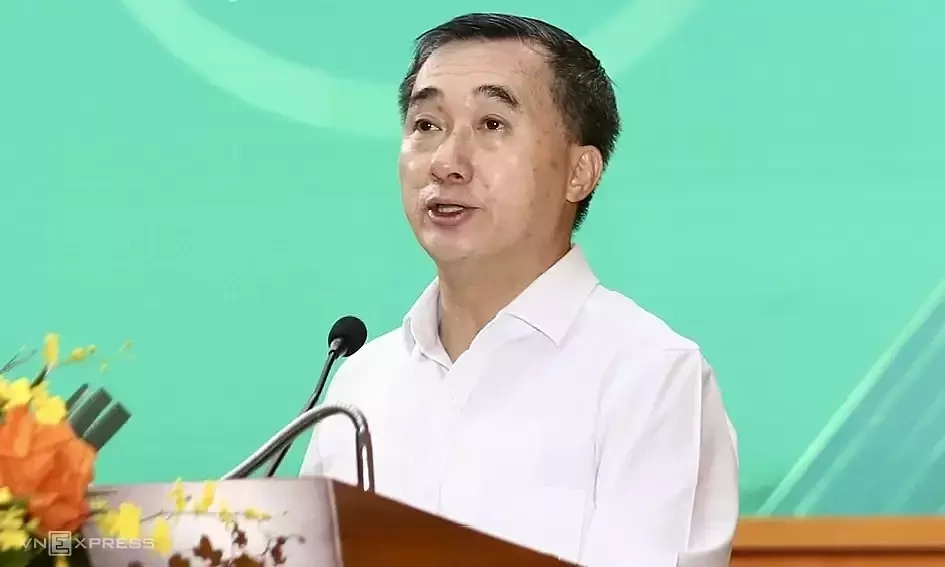 Thứ trưởng Y tế Trần Văn Thuấn bị đình chỉ công tác