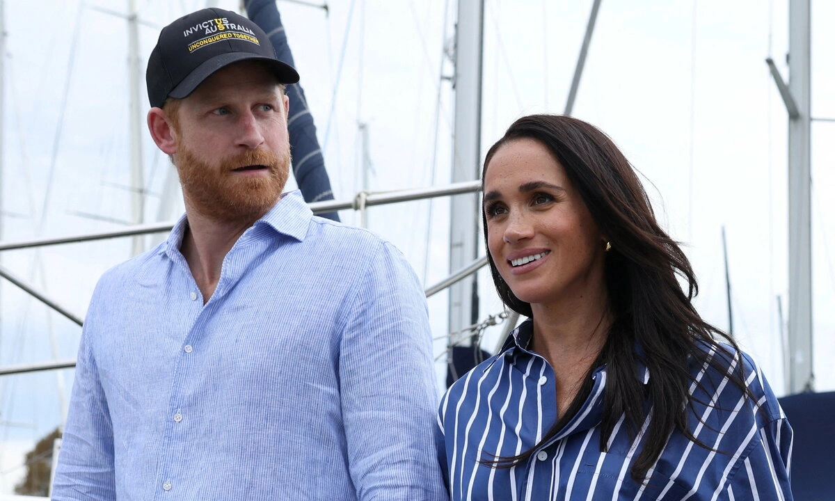 Harry - Meghan từ chối lời mời sống trong dinh thự cổ vì 'không sang trọng'