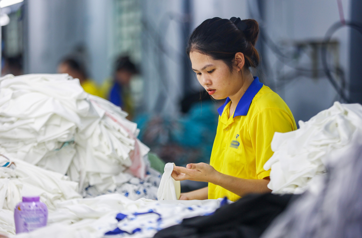 Hiệp hội Dệt may đề nghị lùi thời điểm tăng lương tối thiểu vùng