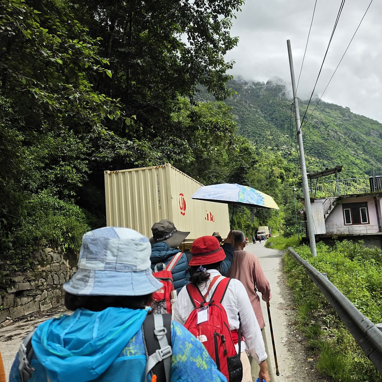 Du khách Việt ở Nepal: 'Nếu đi sớm vài tiếng, chúng tôi đã bị cuốn phăng'