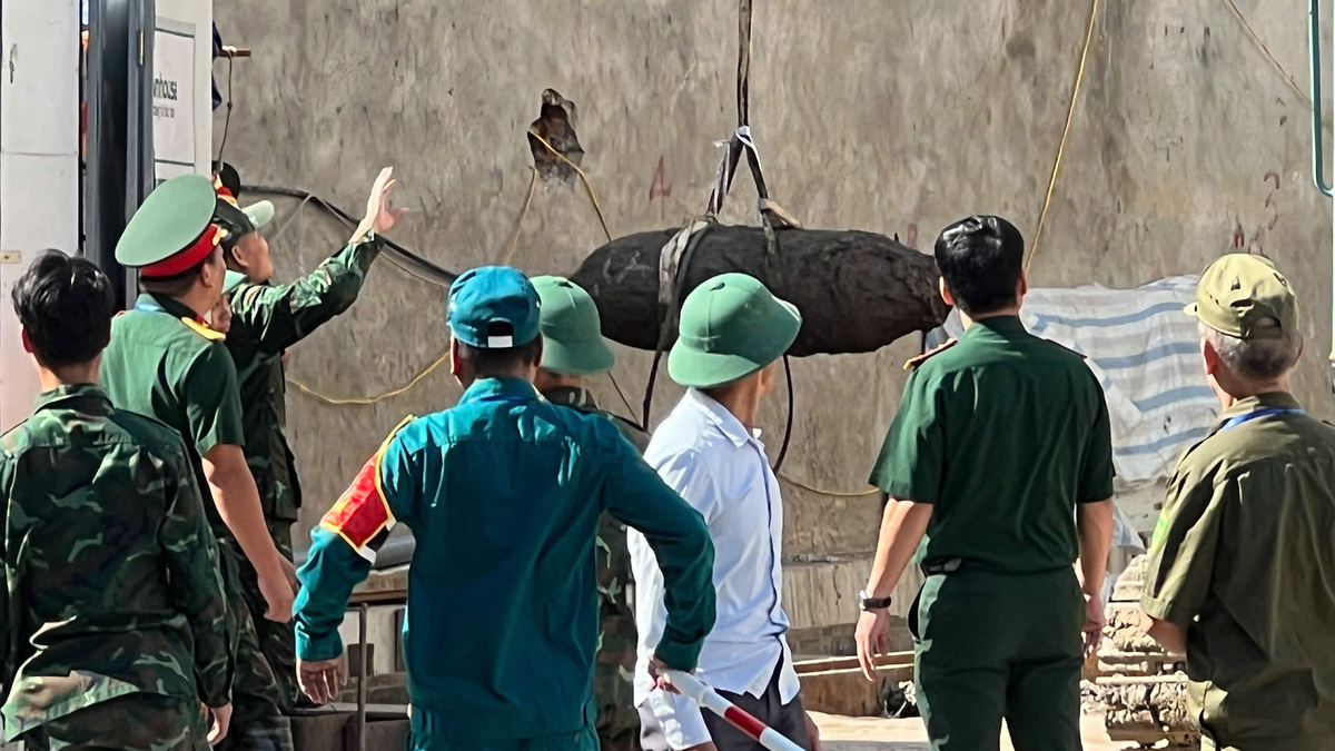Di dời quả bom nặng 300 kg khỏi trung tâm Hải Phòng