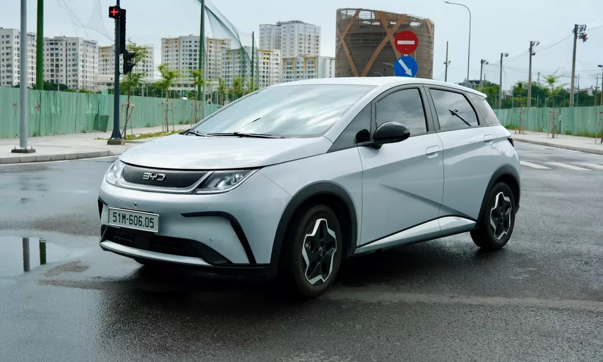 Nữ có nên mua BYD Dolphin cho vợ đi chợ, đón con?