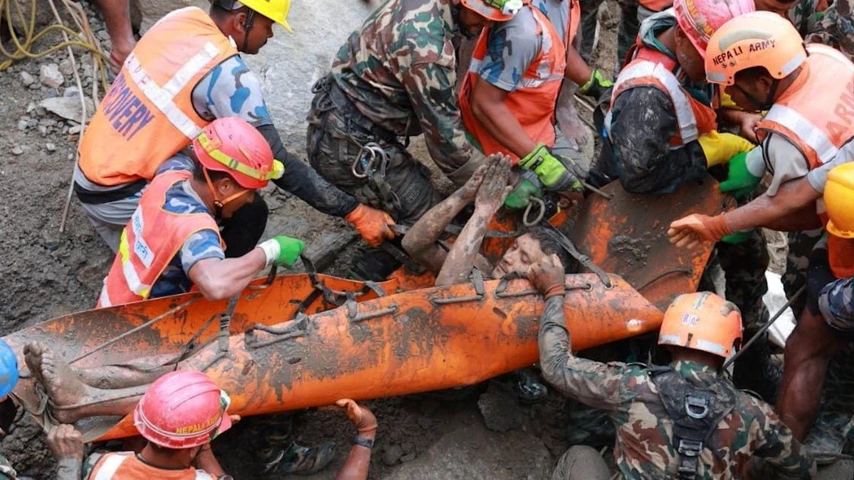 Hai công nhân sống sót sau 9 ngày mắc kẹt trong hầm thủy điện Nepal
