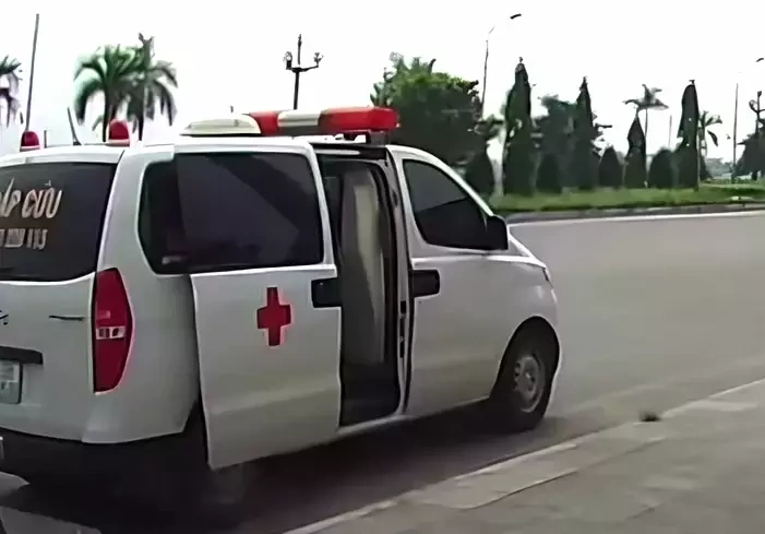 Gia đình bệnh nhân nguy kịch phải trả 9,5 triệu đồng cho chuyến xe 16 km