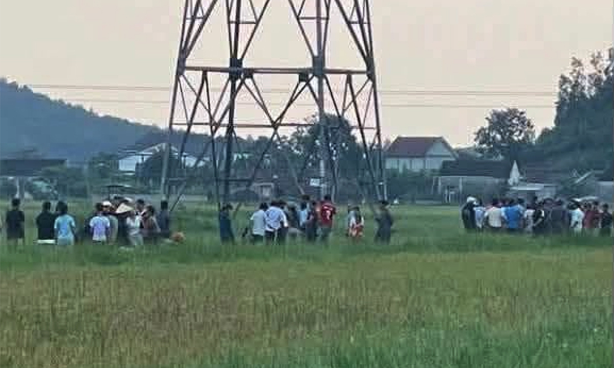 Tử vong khi gỡ đồ mắc gần dây điện