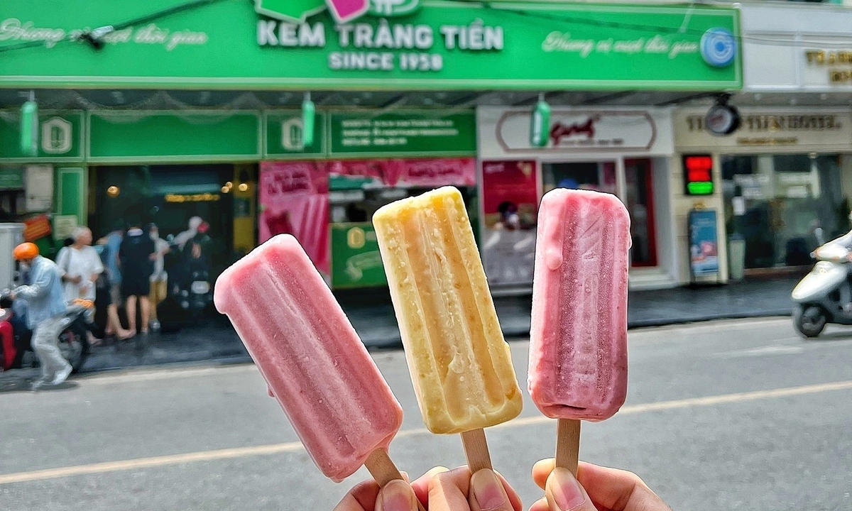 '25 năm không ăn kem vẫn chen chúc check-in Tràng Tiền đóng cửa '