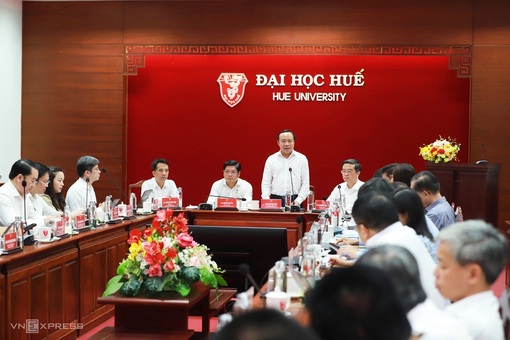 Bộ trưởng Khoa học và Công nghệ Vũ Hải Quân làm việc với Đại học Huế chiều 6/9. Ảnh: Võ Thạnh