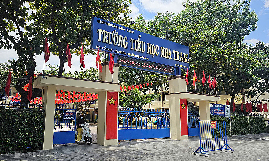 'Siêu trường' hơn 10.500 học sinh, 13 hiệu phó sau sáp nhập