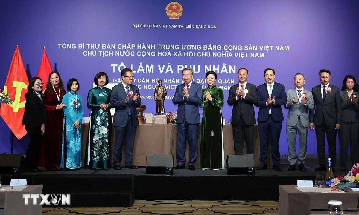 Tổng Bí thư, Chủ tịch nước mong trí thức Việt tại Nga thúc đẩy kết nối khoa học công nghệ