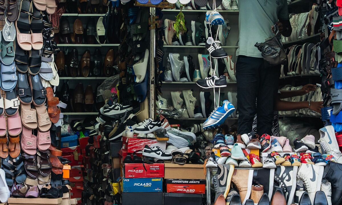 'Tôi vẫn mua được giày hàng hiệu Nike, Adidas giá chỉ 750.000 đồng'