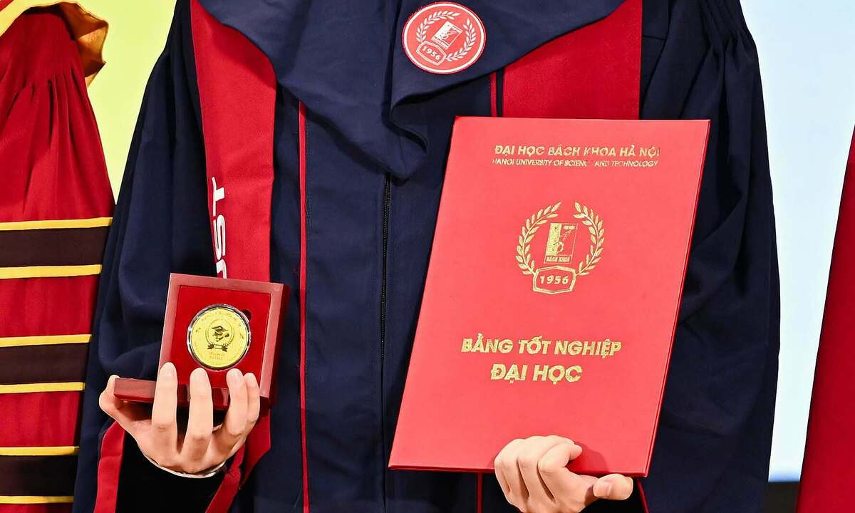 Ba sinh viên Bách khoa Hà Nội tốt nghiệp với điểm tuyệt đối 4.0