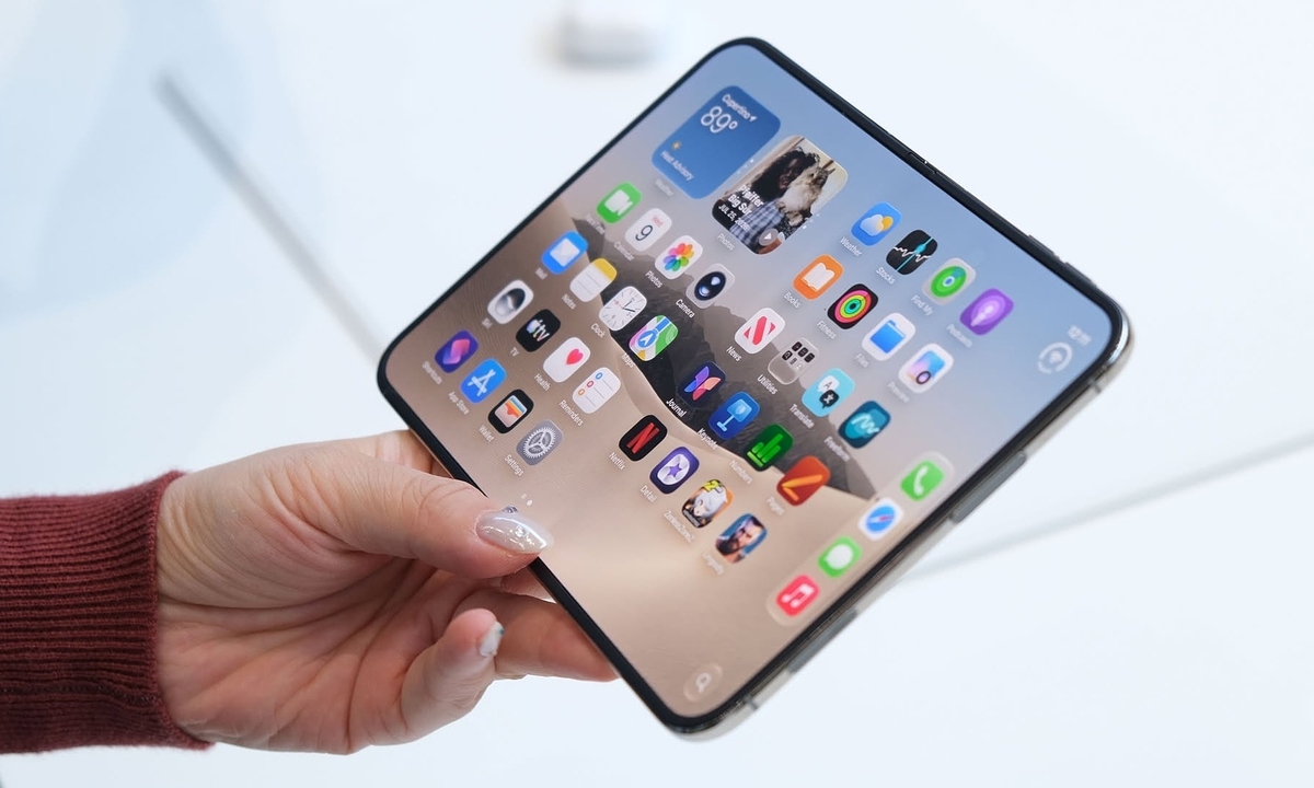 iPhone lần đầu có giá trăm triệu đồng tại Việt Nam