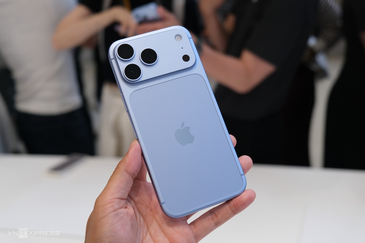 iPhone 18 Pro Max màu Xanh Băng Thanh hoàn toàn mới