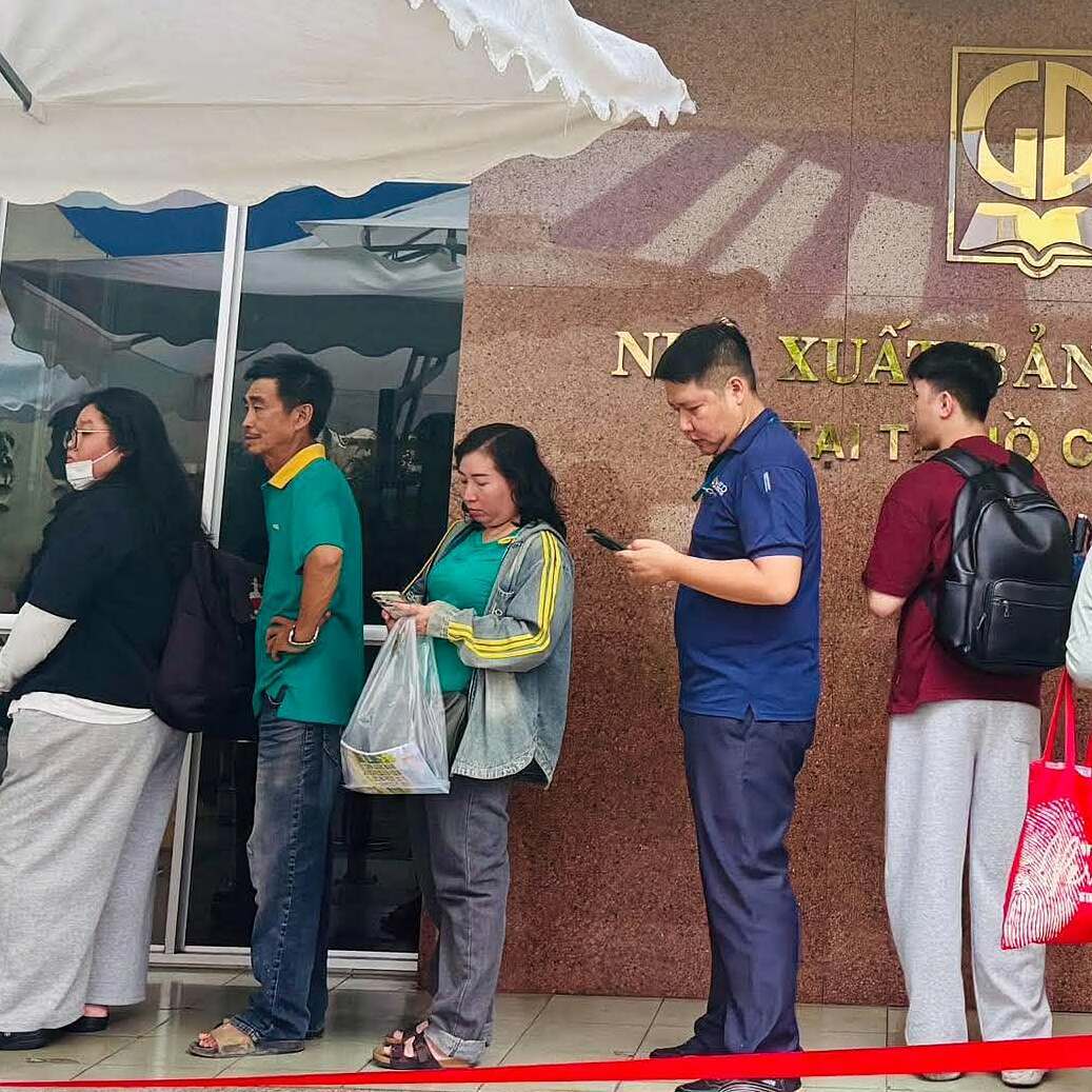 Vì sao phụ huynh chật vật săn lùng sách giáo khoa?