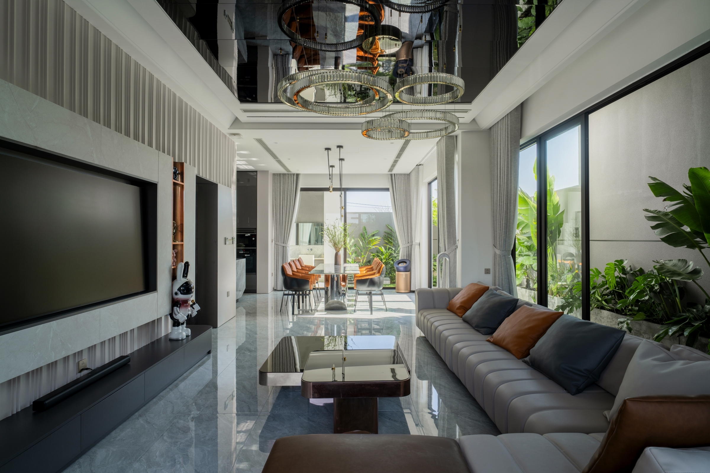 Biệt thự bố trí vườn xen kẽ để thích nghi nắng gió miền Trung