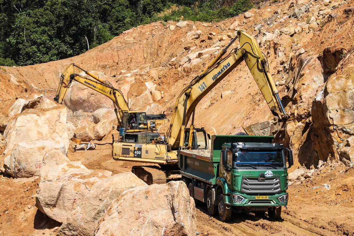 Gấp rút sửa đèo nối Nha Trang - Đà Lạt trước mùa mưa