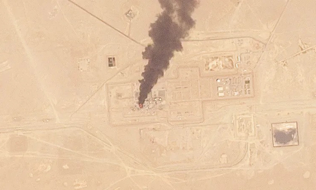 Đám cháy tại trạm bơm gần Al Dhekra, Arab Saudi trong ảnh vệ tinh chụp hôm 10/9. Ảnh: Planet Labs