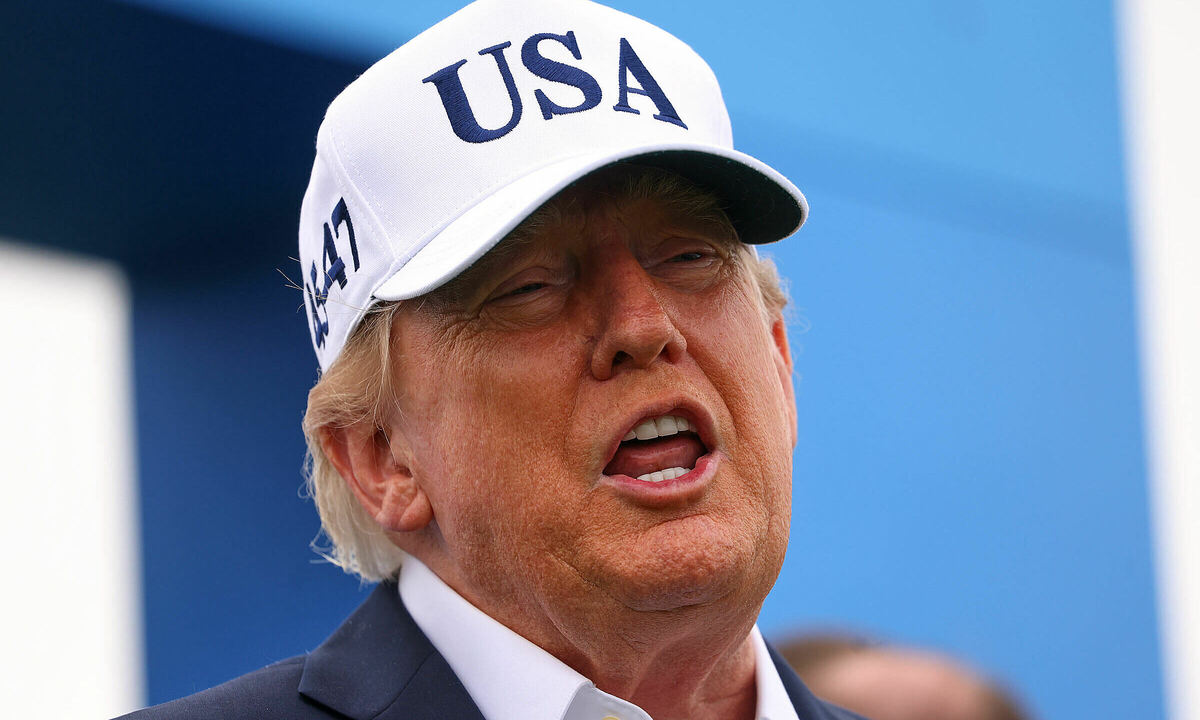 Ông Trump yêu cầu Ukraine dừng tấn công hạ tầng dầu diesel Nga