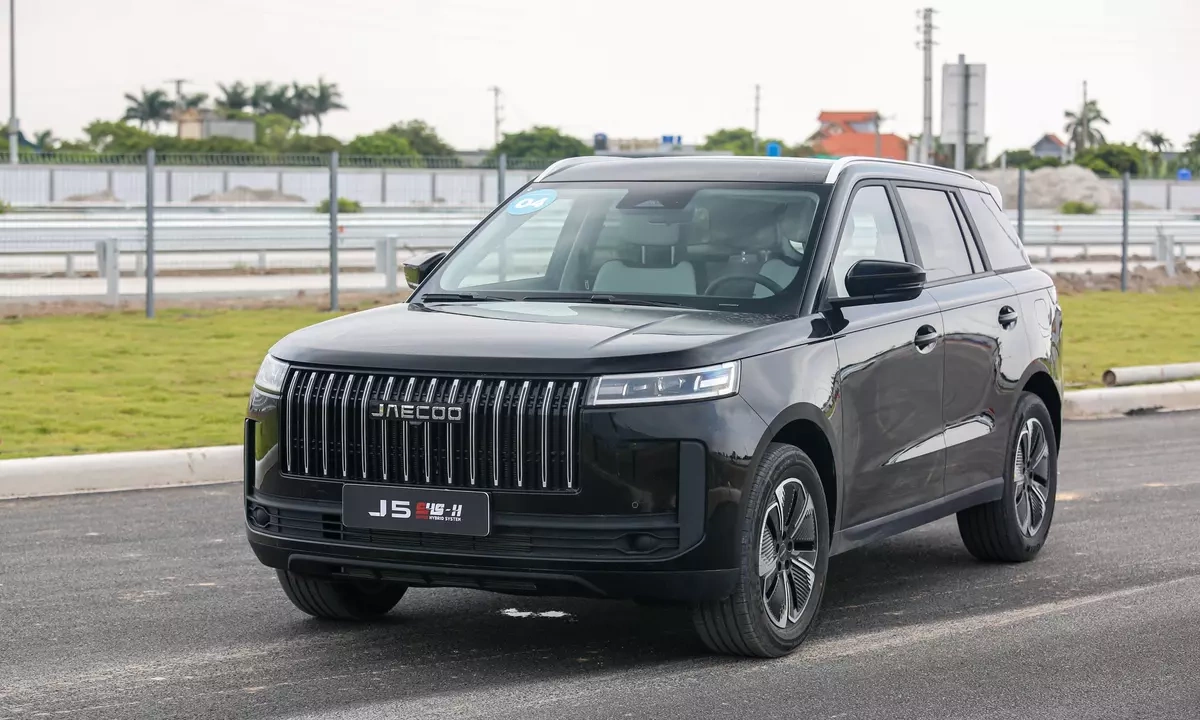 Jaecoo J5 khuyến mãi cao nhất 150 triệu đồng, đấu Corolla Cross