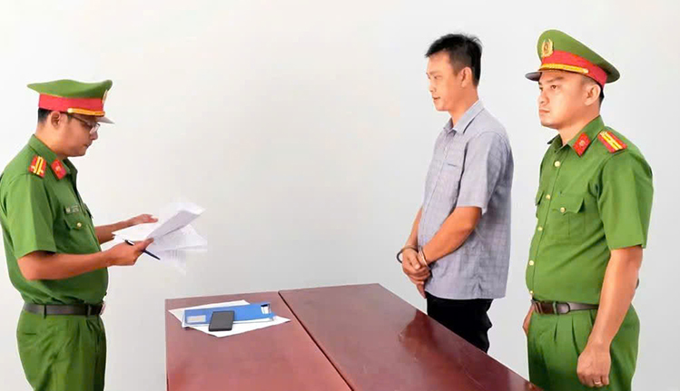Người phát tán 6 video 'riêng tư' của bạn gái bị bắt