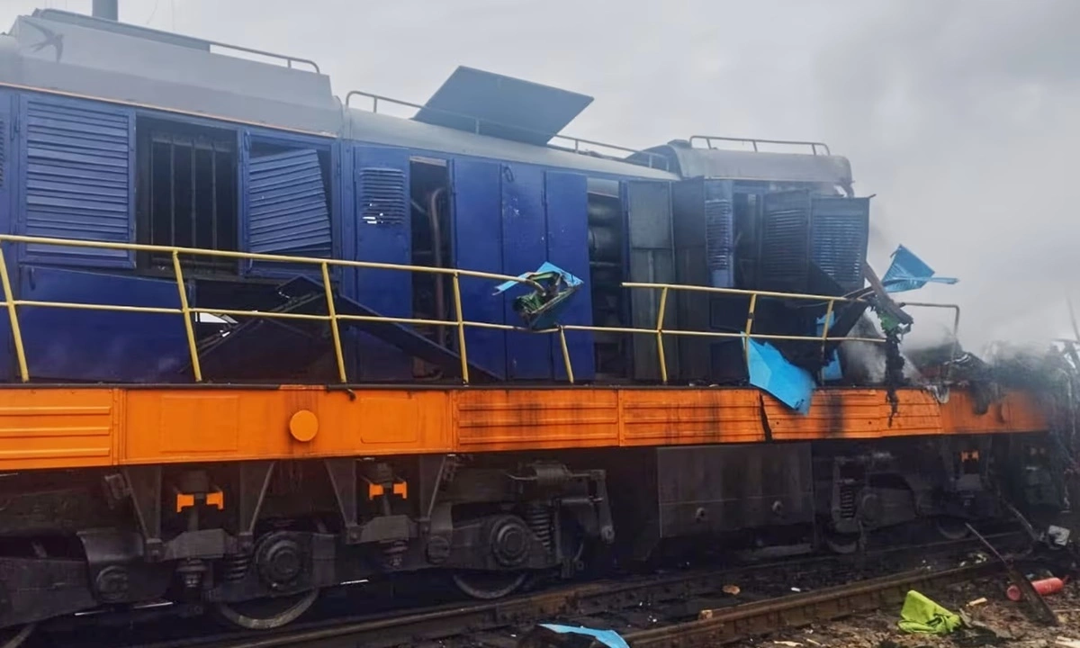 Ba lần sơ tán của phóng viên Mỹ trên đoàn tàu rời Ukraine
