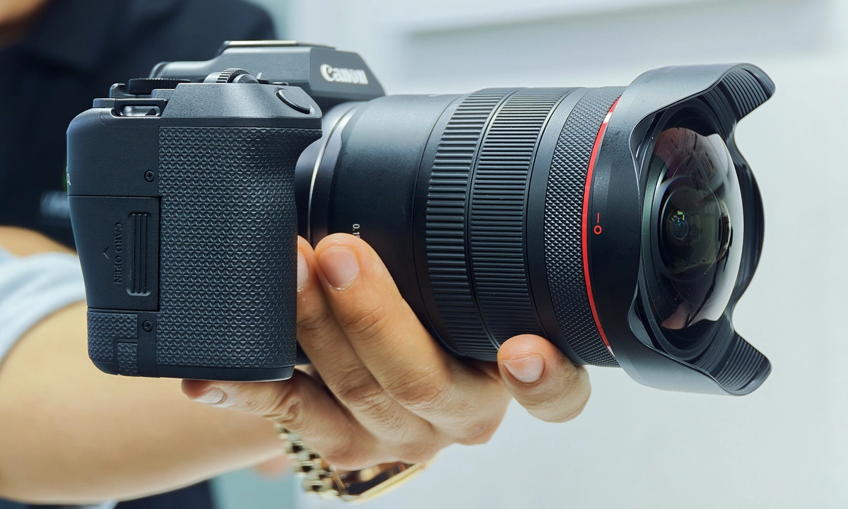Canon EOS R8 Mark II - máy ảnh full-frame giá 45 triệu đồng