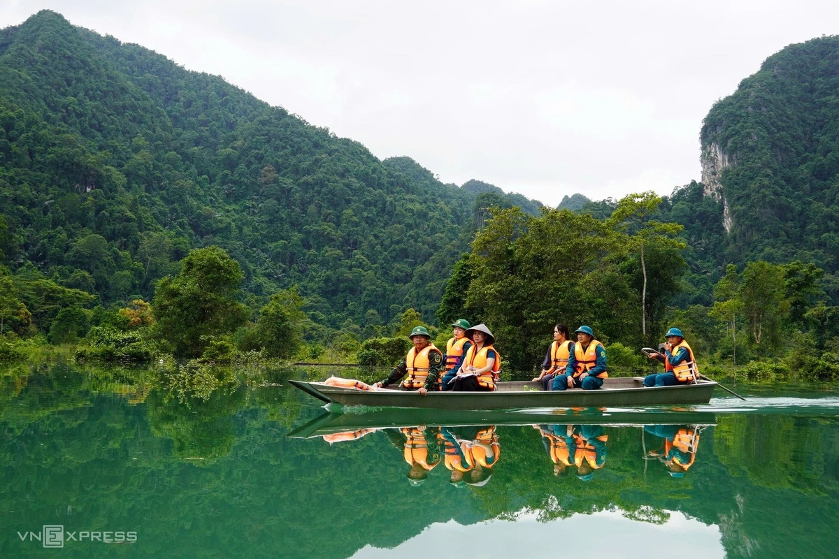 Đường độc đạo vào bản người Rục bị chia cắt mùa lũ